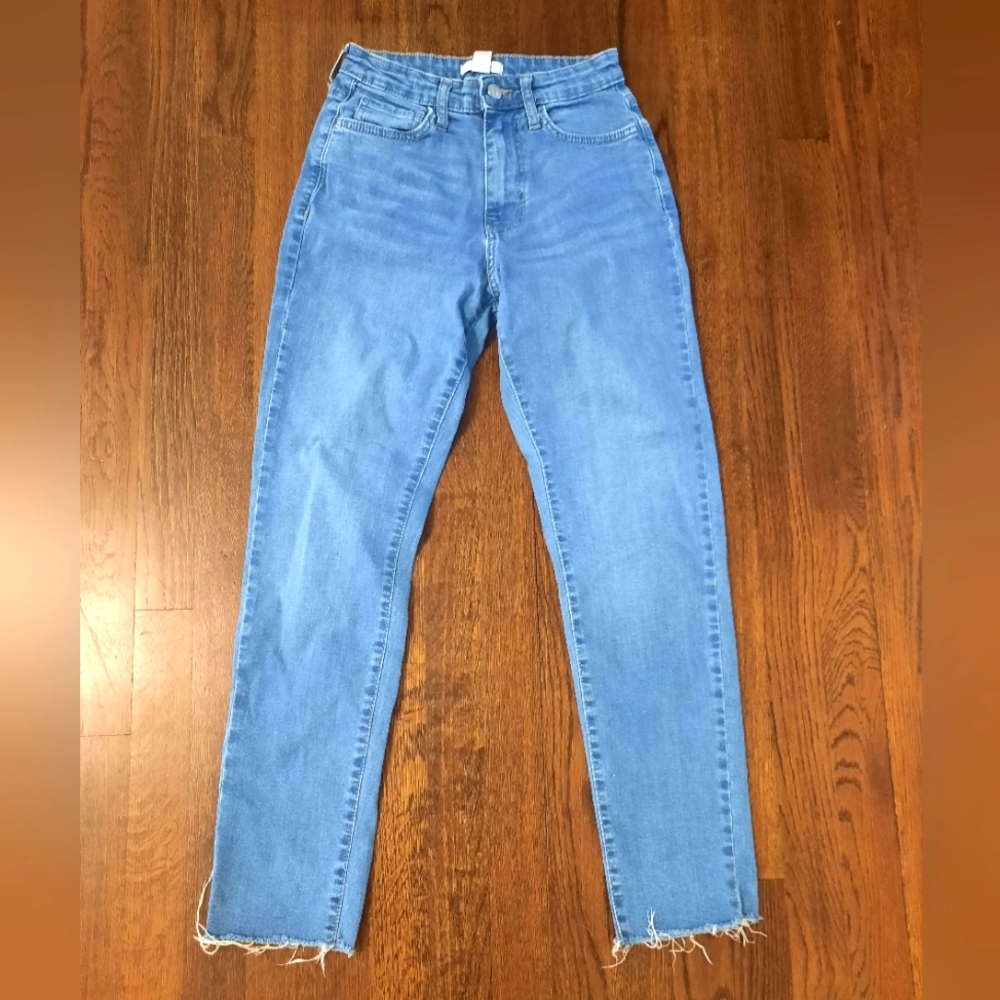 Forever 21 Size 24 Blue Jeans With ripped hem Style